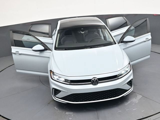 Used 2025 Volkswagen Jetta SE image 38