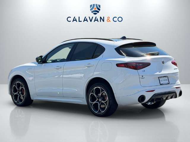 Used 2022 Alfa Romeo Stelvio Veloce AWD/4WD image 5