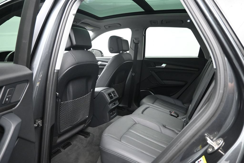 Used 2020 Audi Q5 e Premium Plus w/ Premium Plus Package AWD/4WD image 29