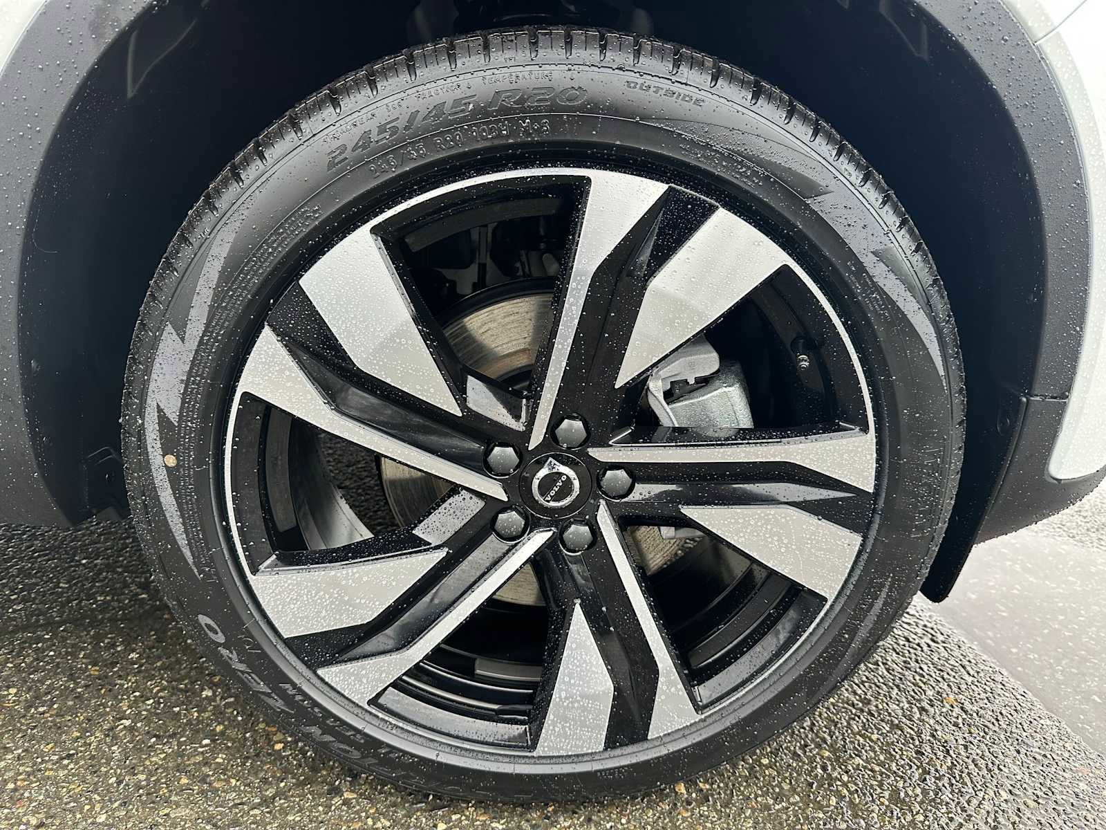 New 2026 Volvo XC40 B5 Ultra w/ Climate Package image 9