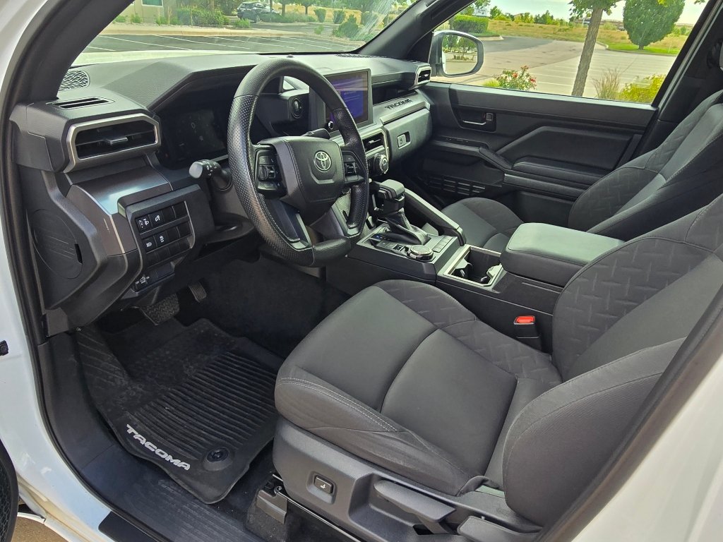 Used 2025 Toyota Tacoma SR5 AWD/4WD image 27
