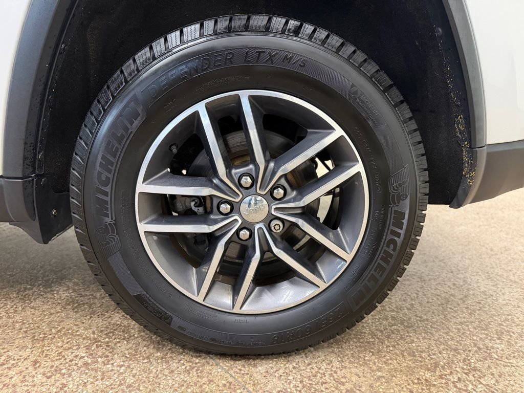 Used 2018 Jeep Grand Cherokee Limited image 19