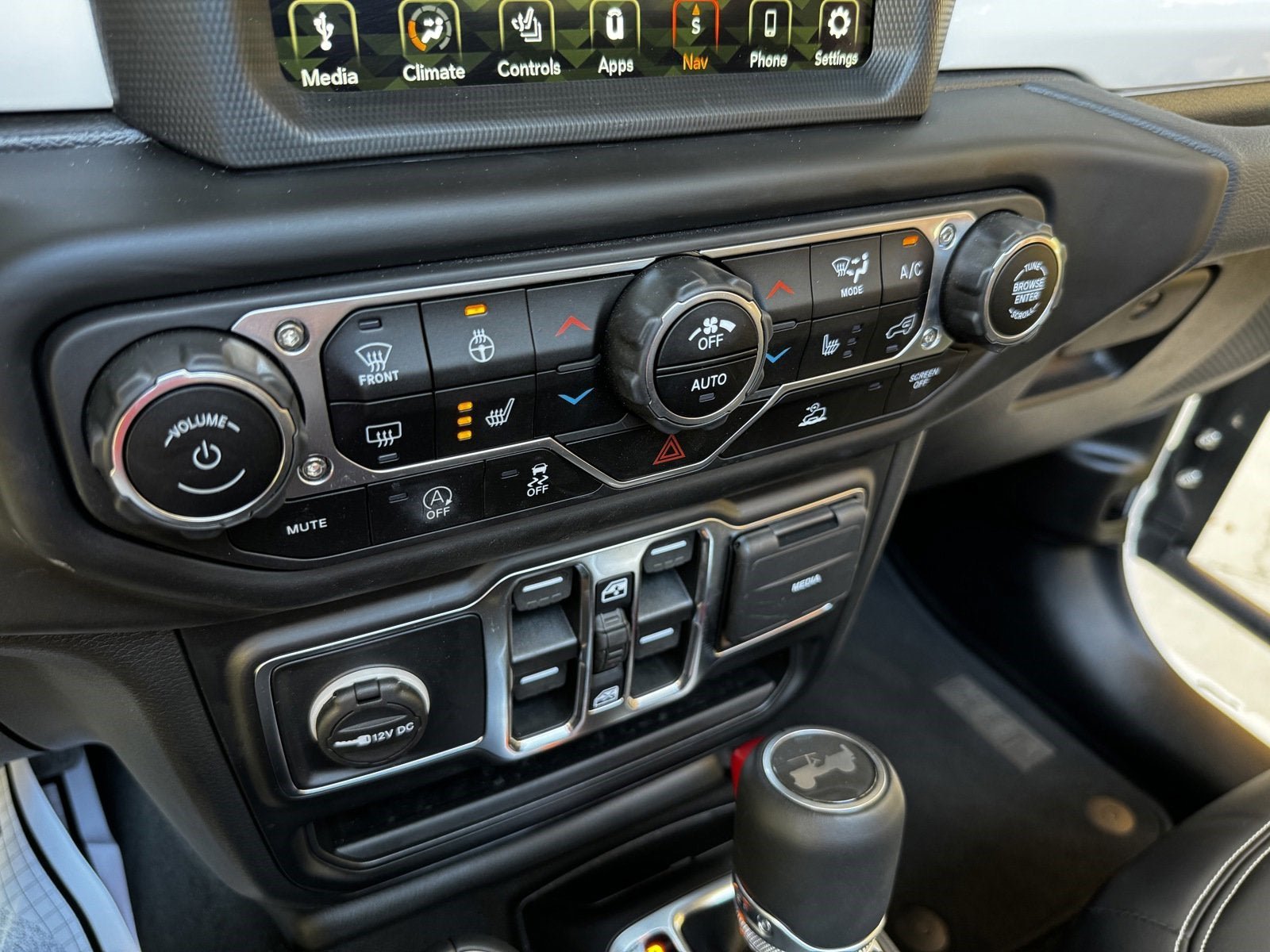 Used 2022 Jeep Wrangler Unlimited Sahara AWD/4WD image 44