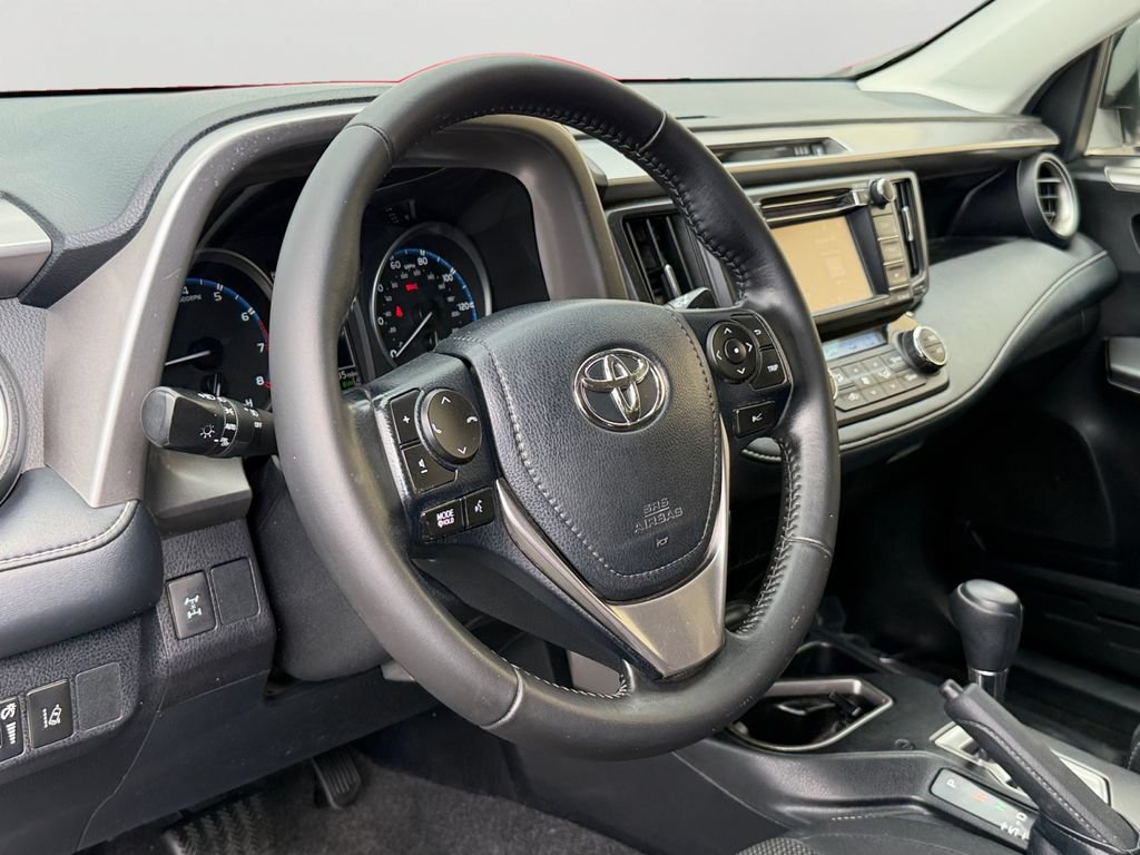Used 2018 Toyota RAV4 XLE w/ Plus Extra Value Package AWD/4WD image 18