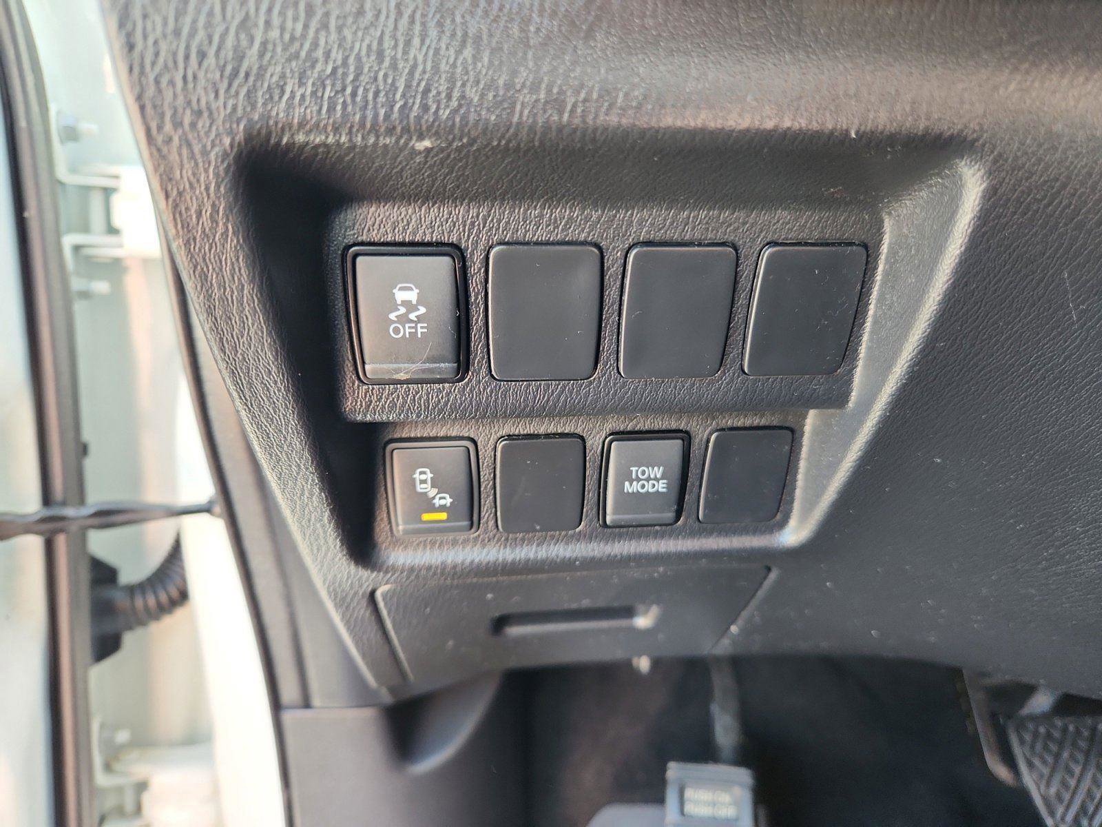 Used 2019 Nissan Pathfinder SV AWD/4WD image 18