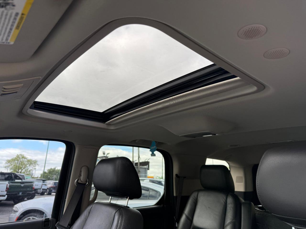 Used 2012 Cadillac Escalade Luxury AWD/4WD image 23