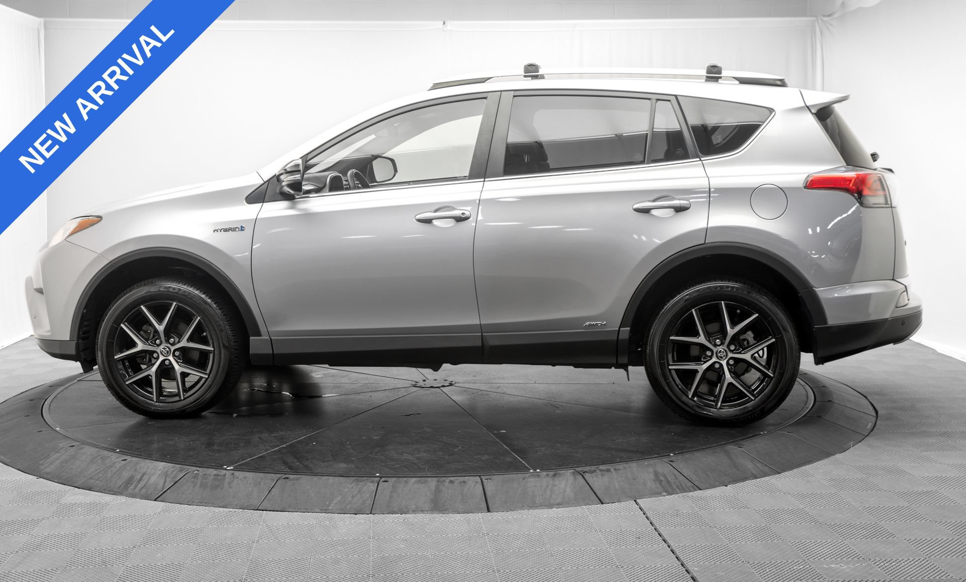 Used 2017 Toyota RAV4 SE w/ Advanced Technology Package AWD/4WD image 4