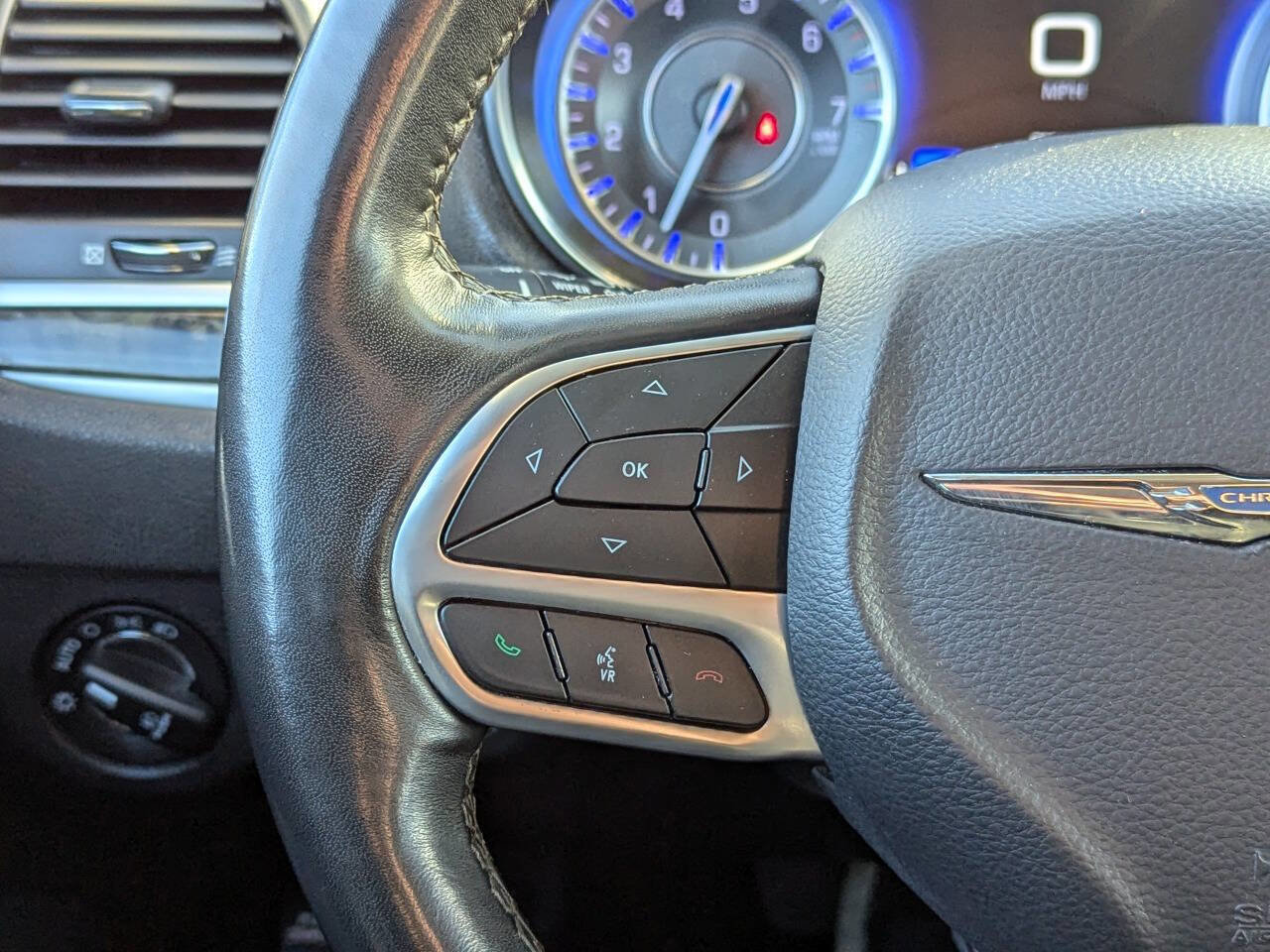 Used 2020 Chrysler 300 Limited image 25