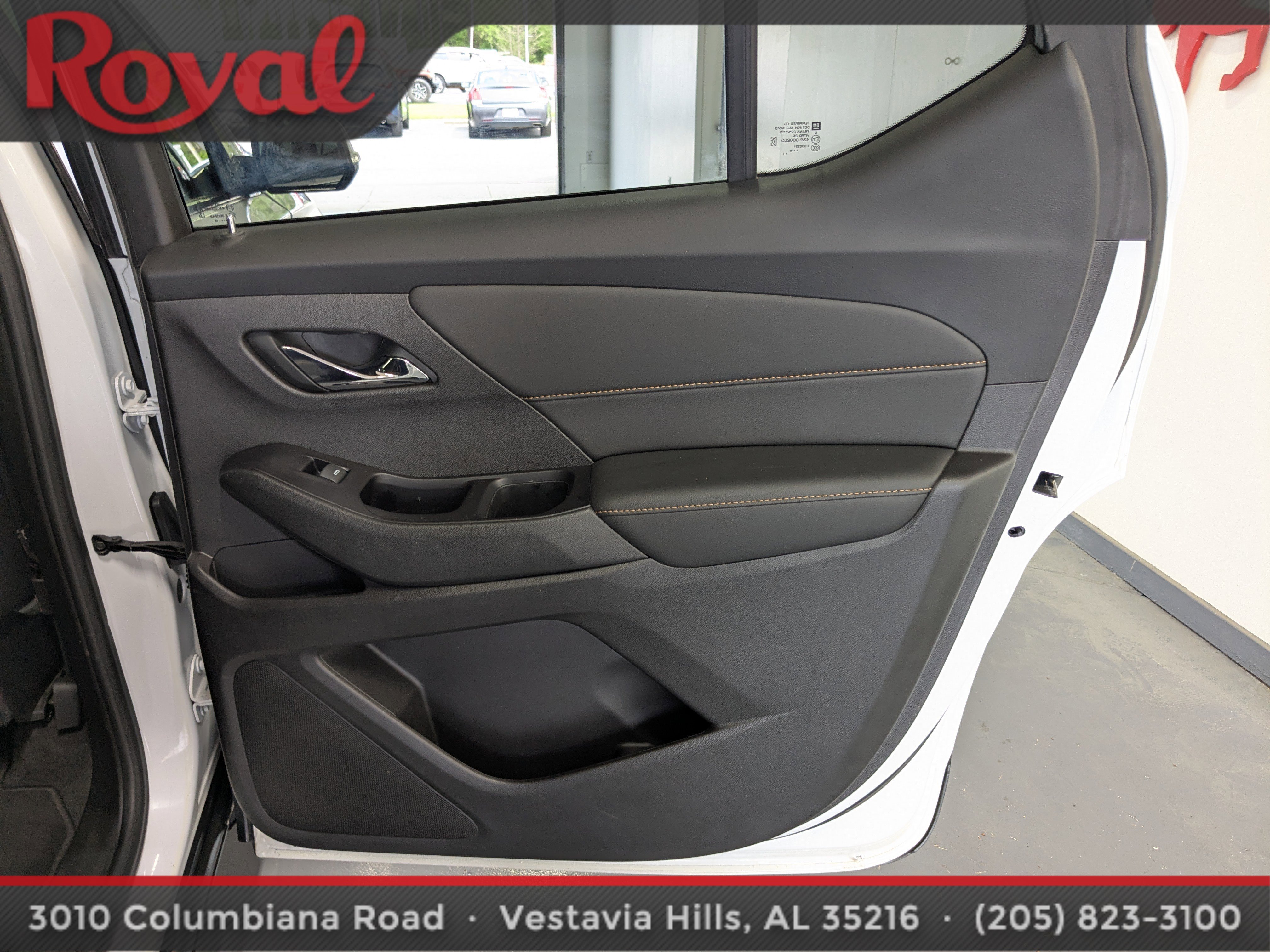 Used 2020 Chevrolet Traverse LT w/ LT Premium Package image 9