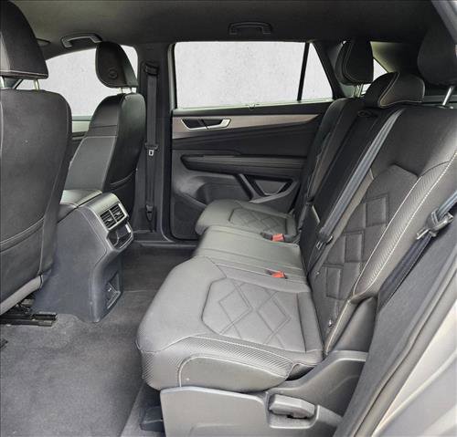 Used 2025 Volkswagen Atlas Cross Sport SE AWD/4WD image 17