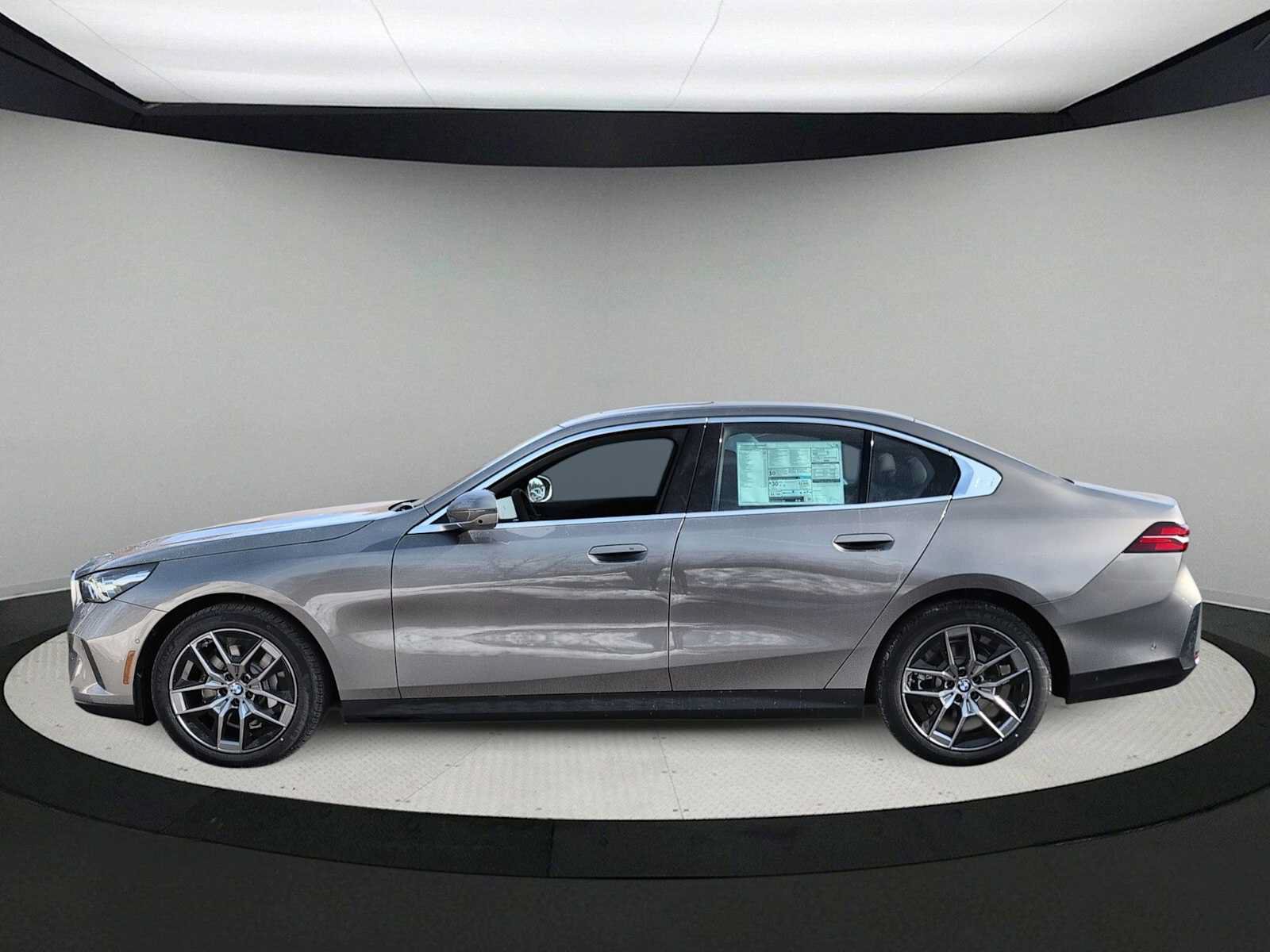 Used 2026 BMW 530i xDrive AWD/4WD image 5