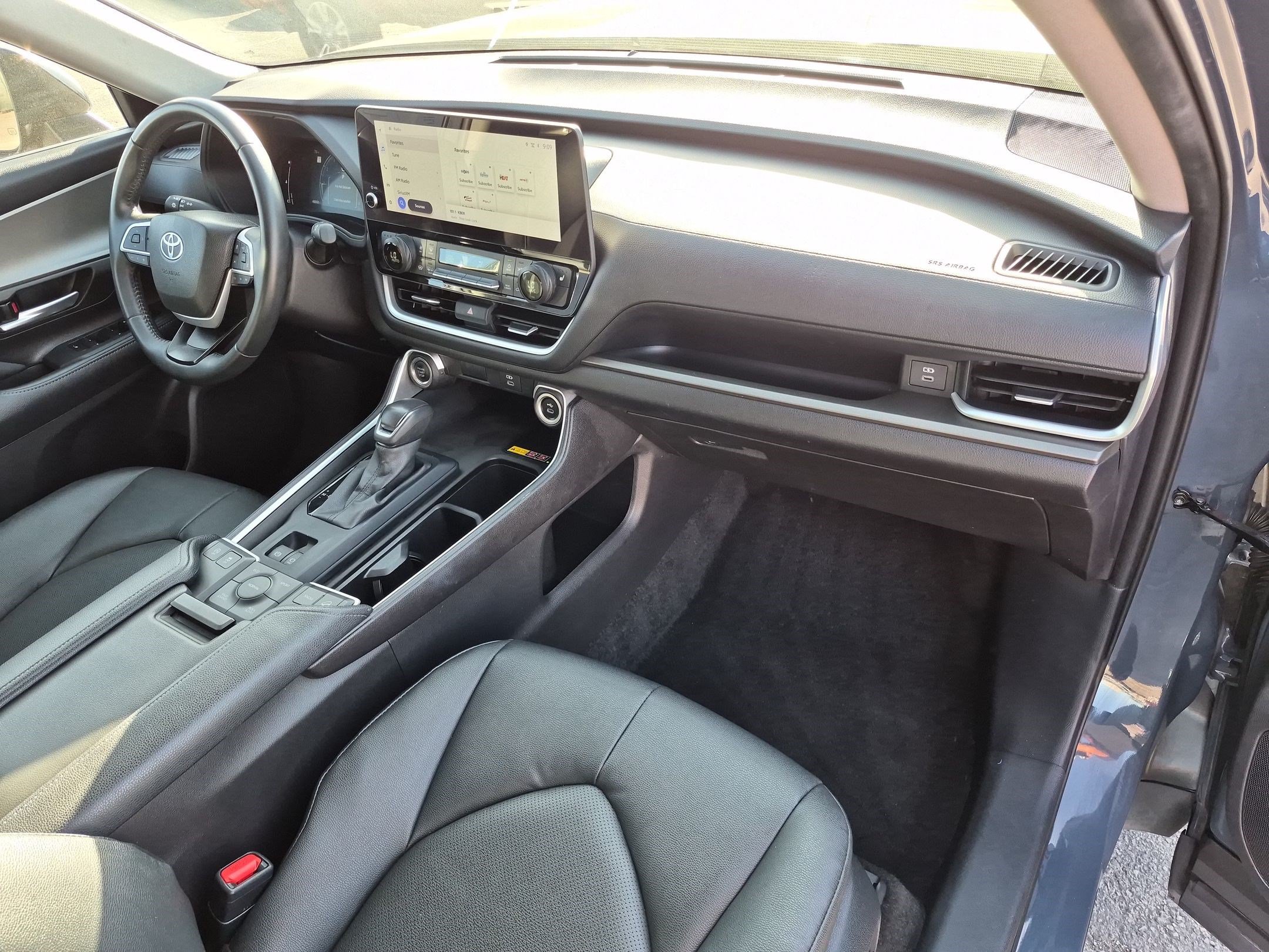 Used 2025 Toyota Grand Highlander AWD image 33