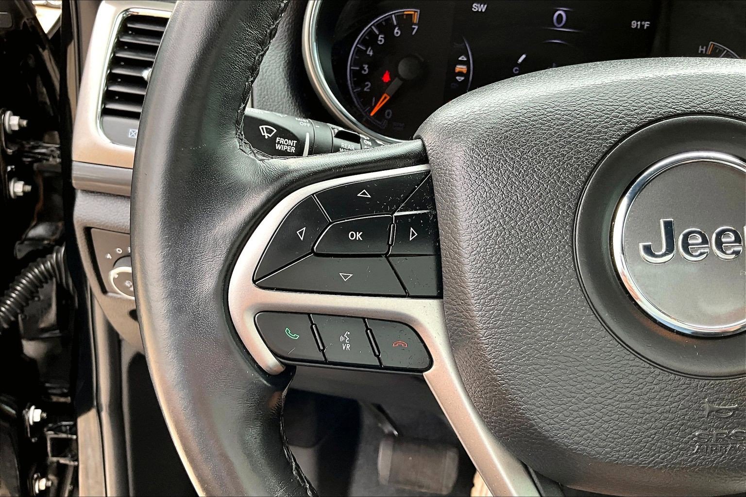 Used 2020 Jeep Grand Cherokee Laredo w/ 18" Wheel & 8.4" Radio Group AWD/4WD image 22