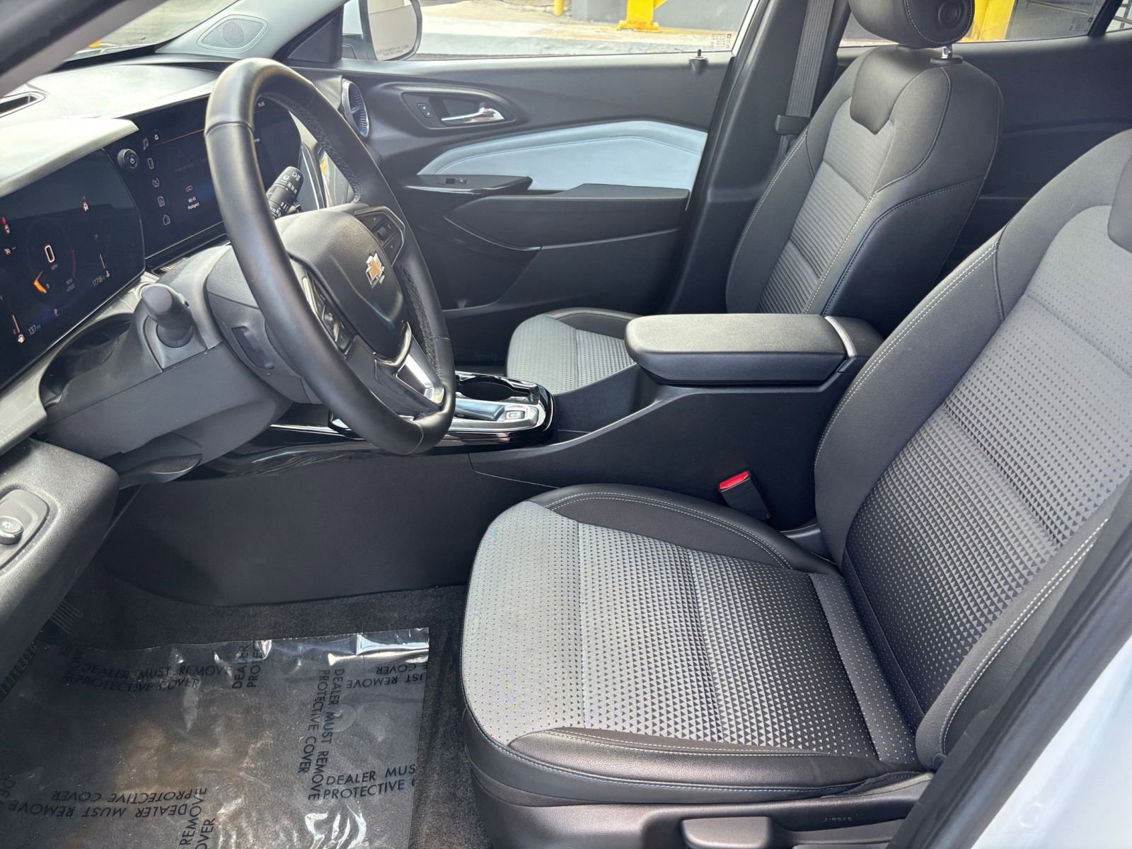 Used 2025 Chevrolet Trax LT w/ LT Convenience Package FWD image 29