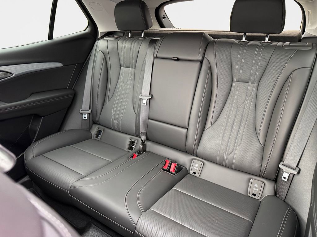 Used 2024 Buick Envision Avenir image 20