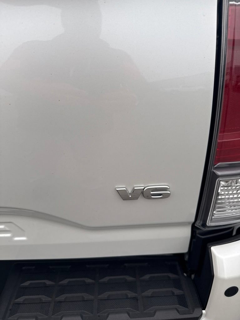 Used 2022 Toyota Tacoma TRD Sport w/ Technology Package AWD/4WD image 10