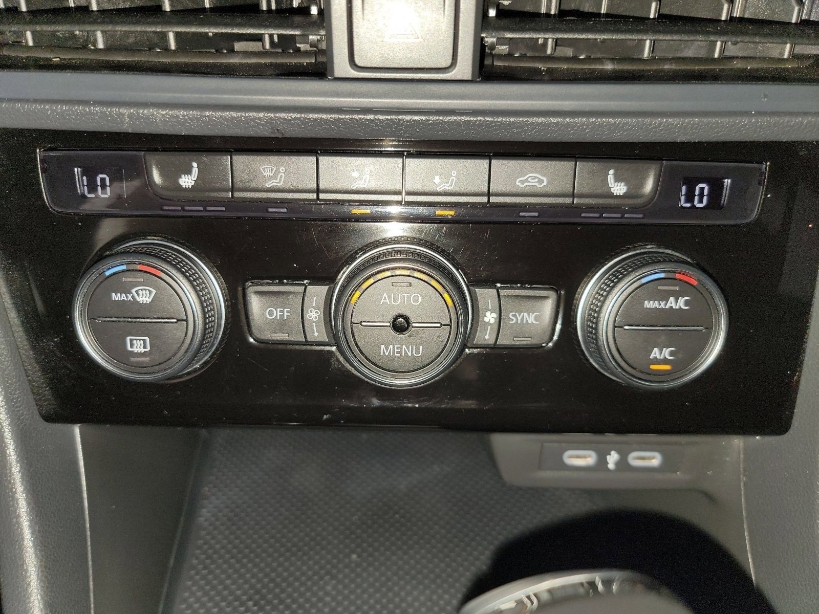 Used 2024 Volkswagen Jetta SE FWD image 21
