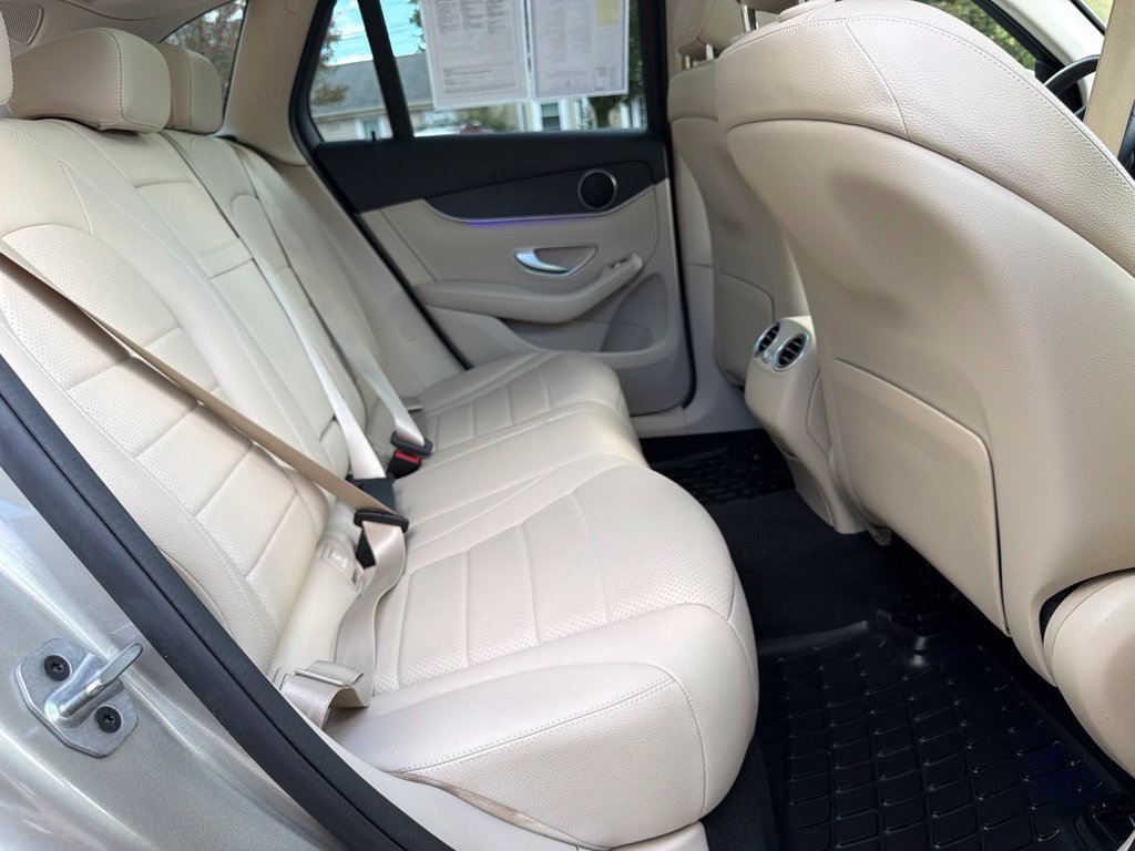 Used 2022 Mercedes-Benz GLC 300 4MATIC w/ Multimedia Package Lite image 31