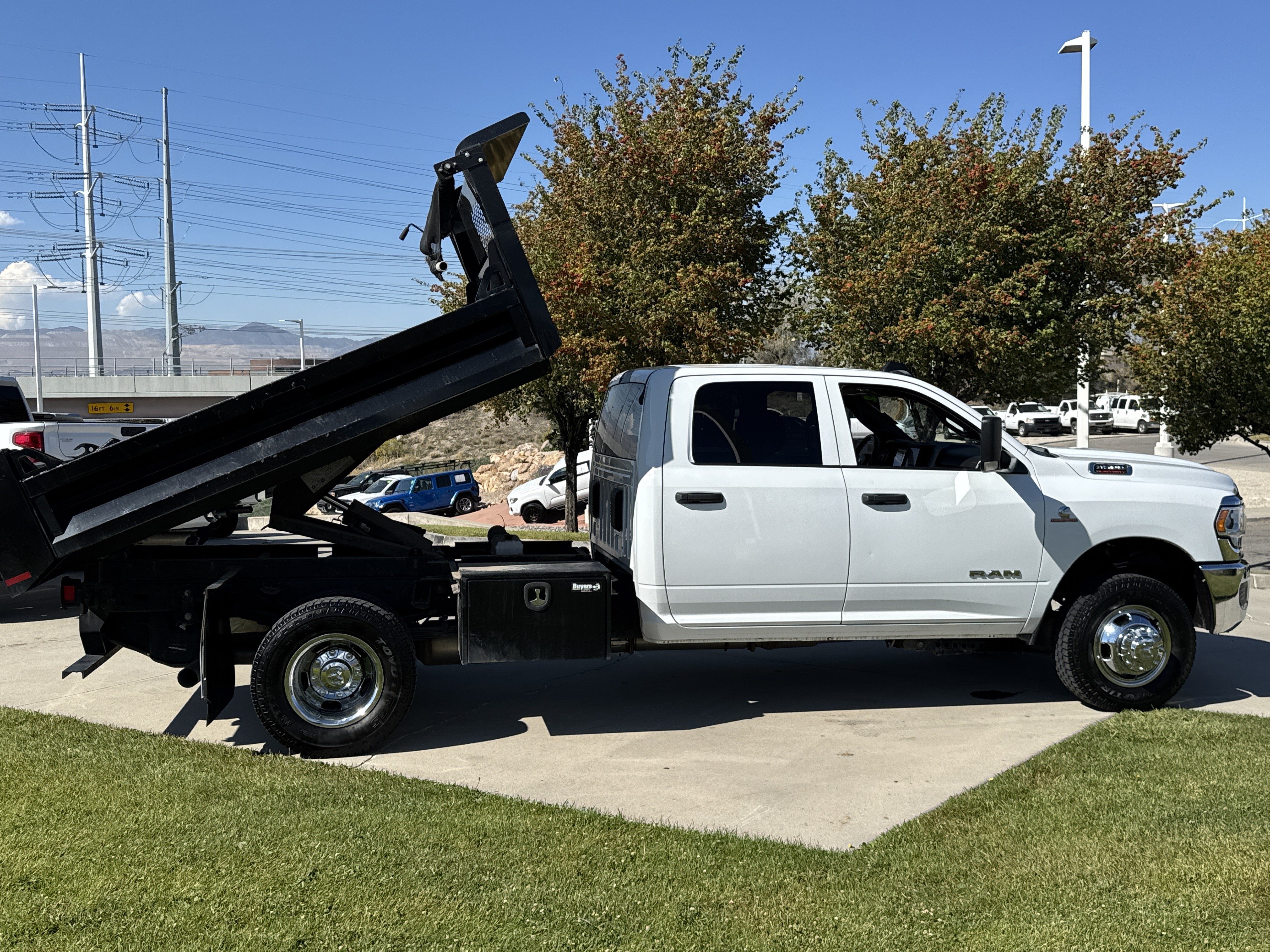 Used 2022 RAM 3500 Tradesman w/ Chrome Appearance Group AWD/4WD image 7