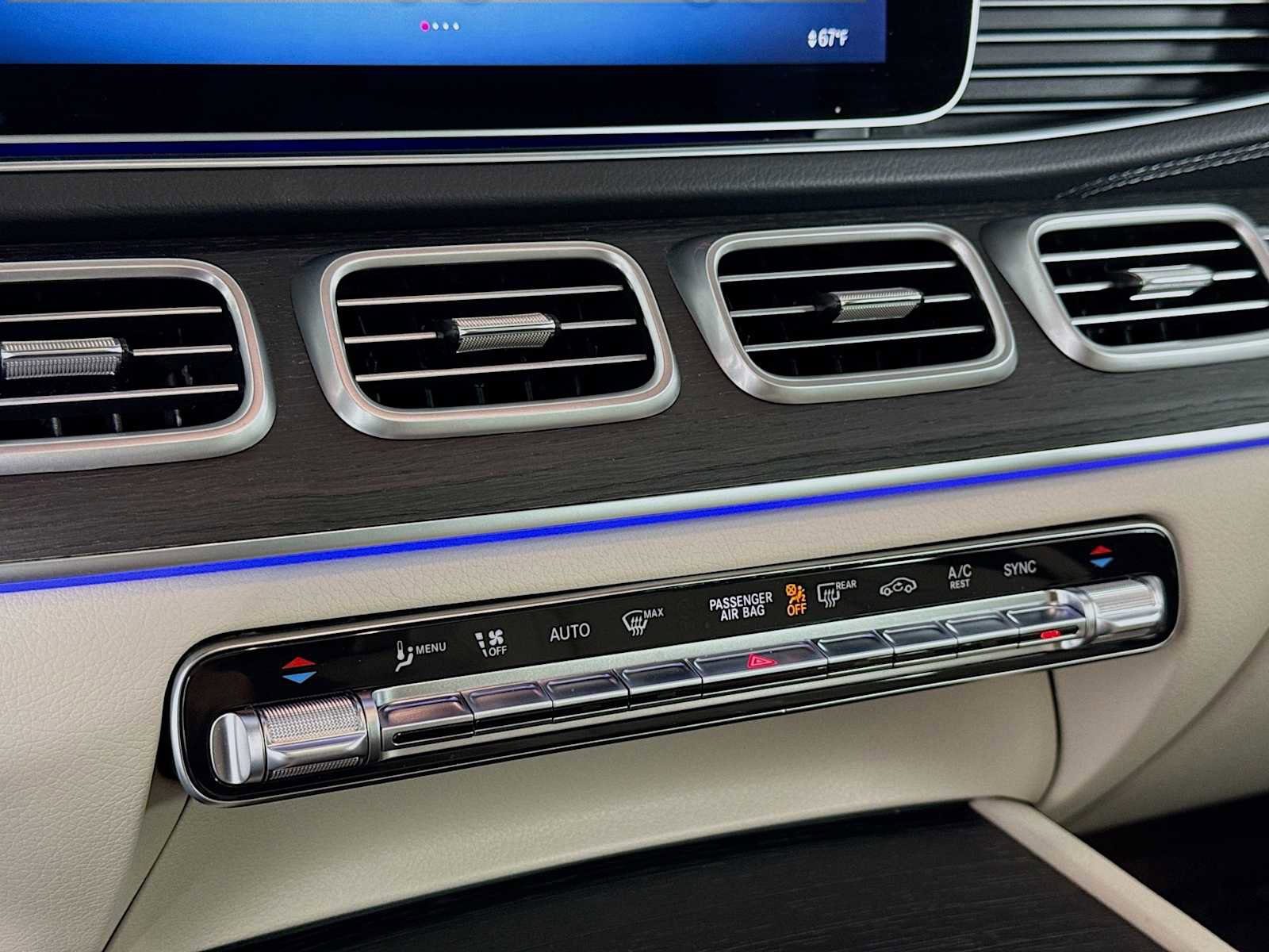 Used 2025 Mercedes-Benz GLS 450 4MATIC image 17