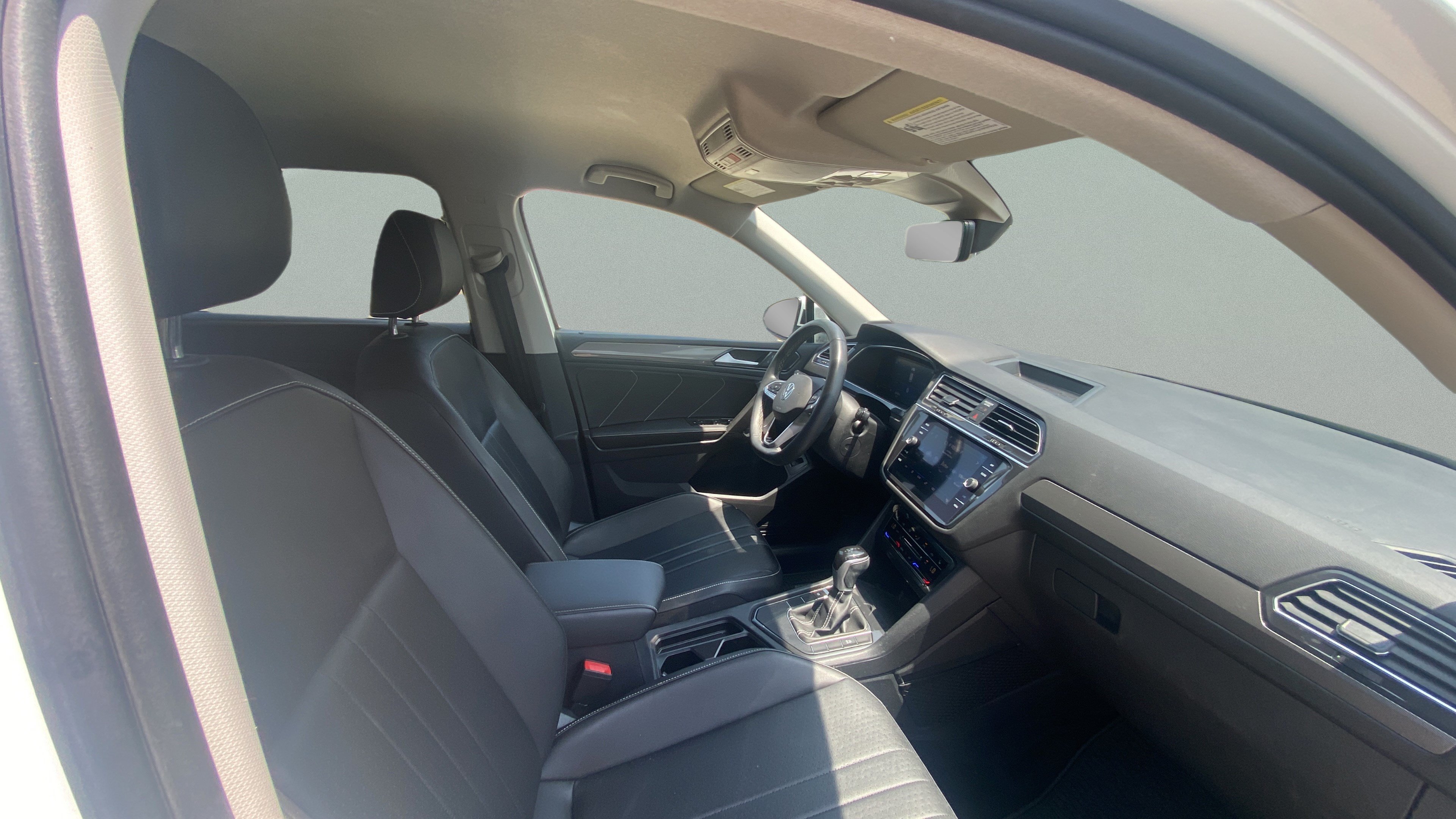 Used 2022 Volkswagen Tiguan SE FWD image 25