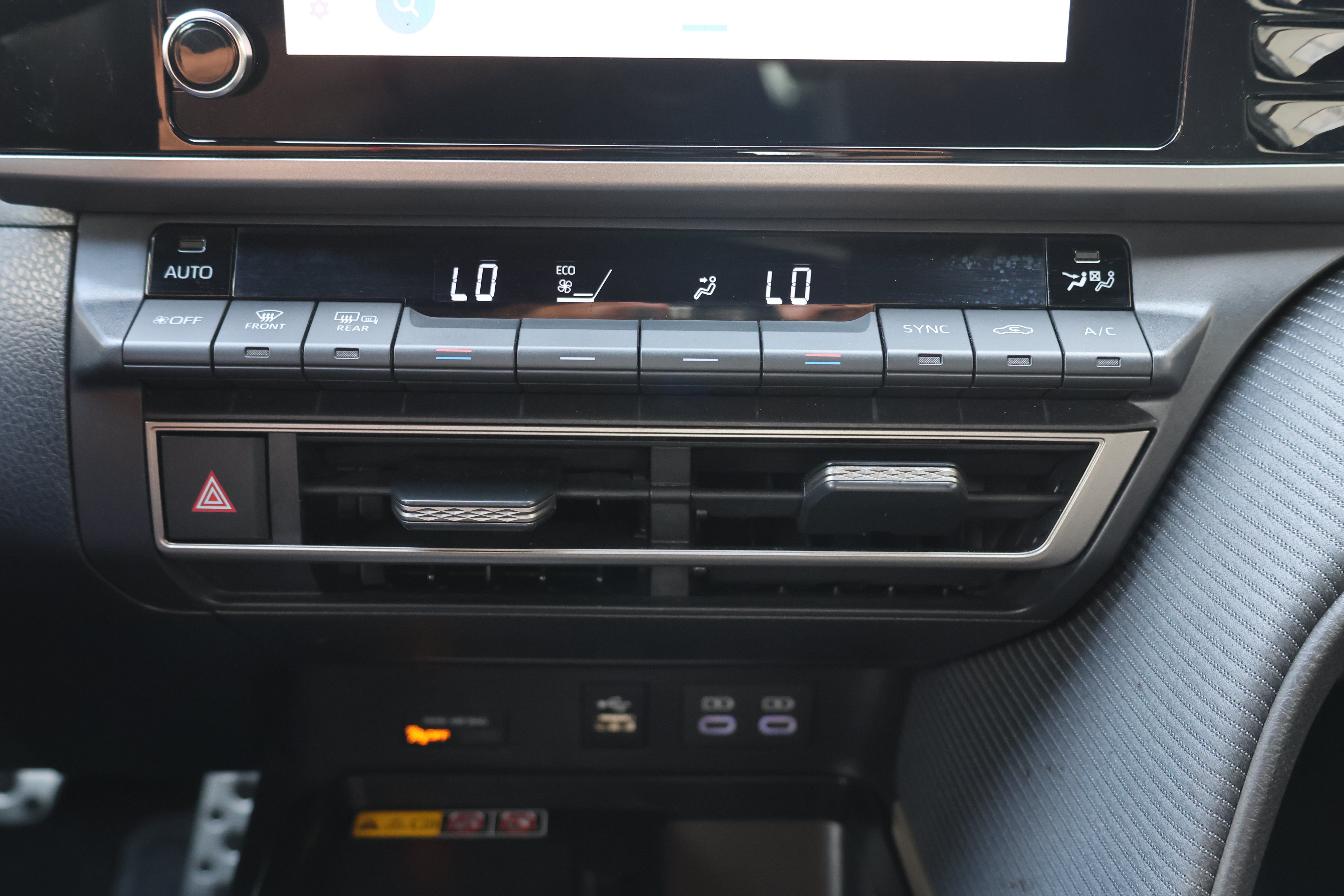 Used 2025 Toyota Camry SE FWD image 32