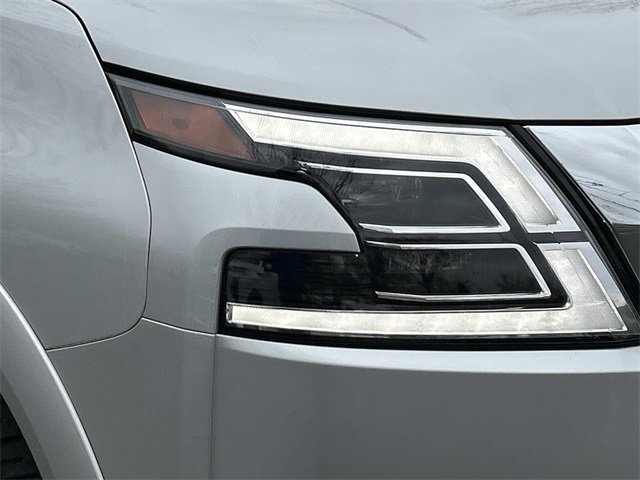 Used 2024 Nissan Armada Platinum w/ Captain's Chairs Package image 9