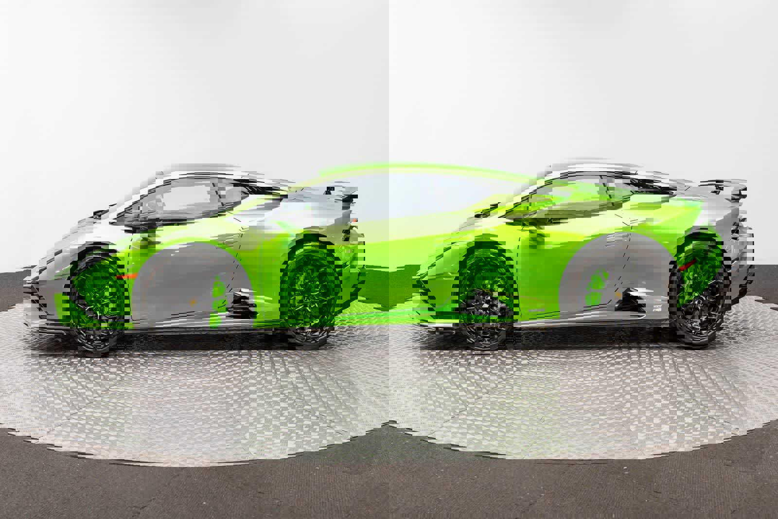 Used 2024 Lamborghini Huracan Tecnica image 3