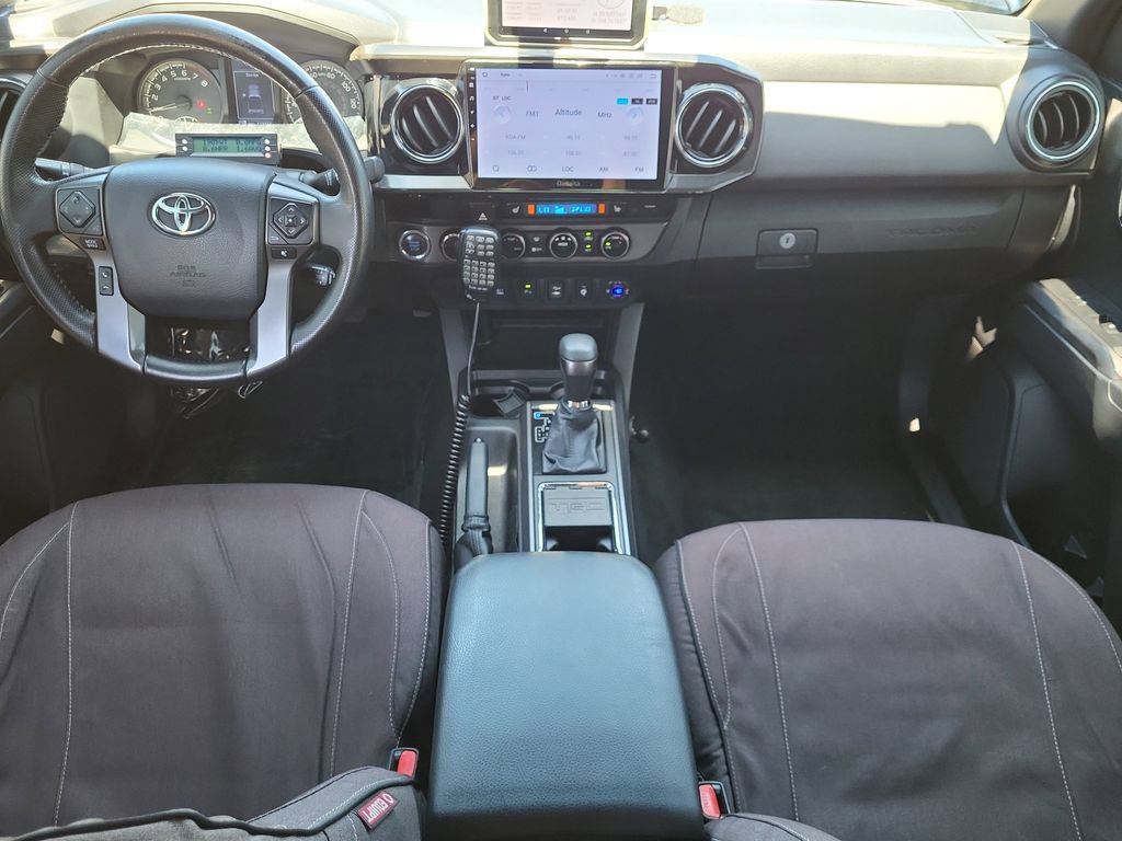 Used 2016 Toyota Tacoma TRD Off-Road w/ Premium & Technology Package AWD/4WD image 16