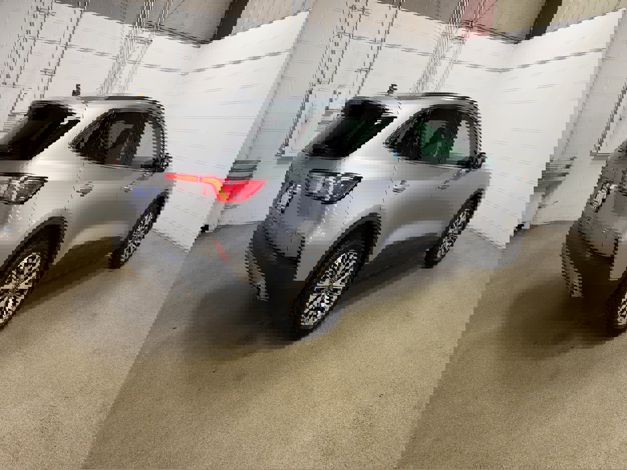 Certified 2022 Ford Escape Titanium image 8