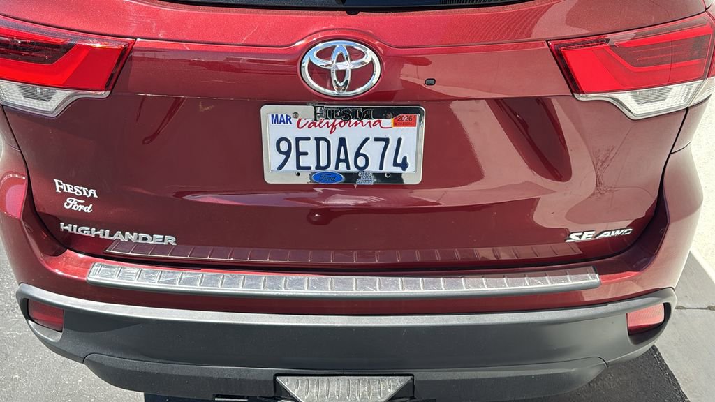 Used 2017 Toyota Highlander SE AWD/4WD image 7