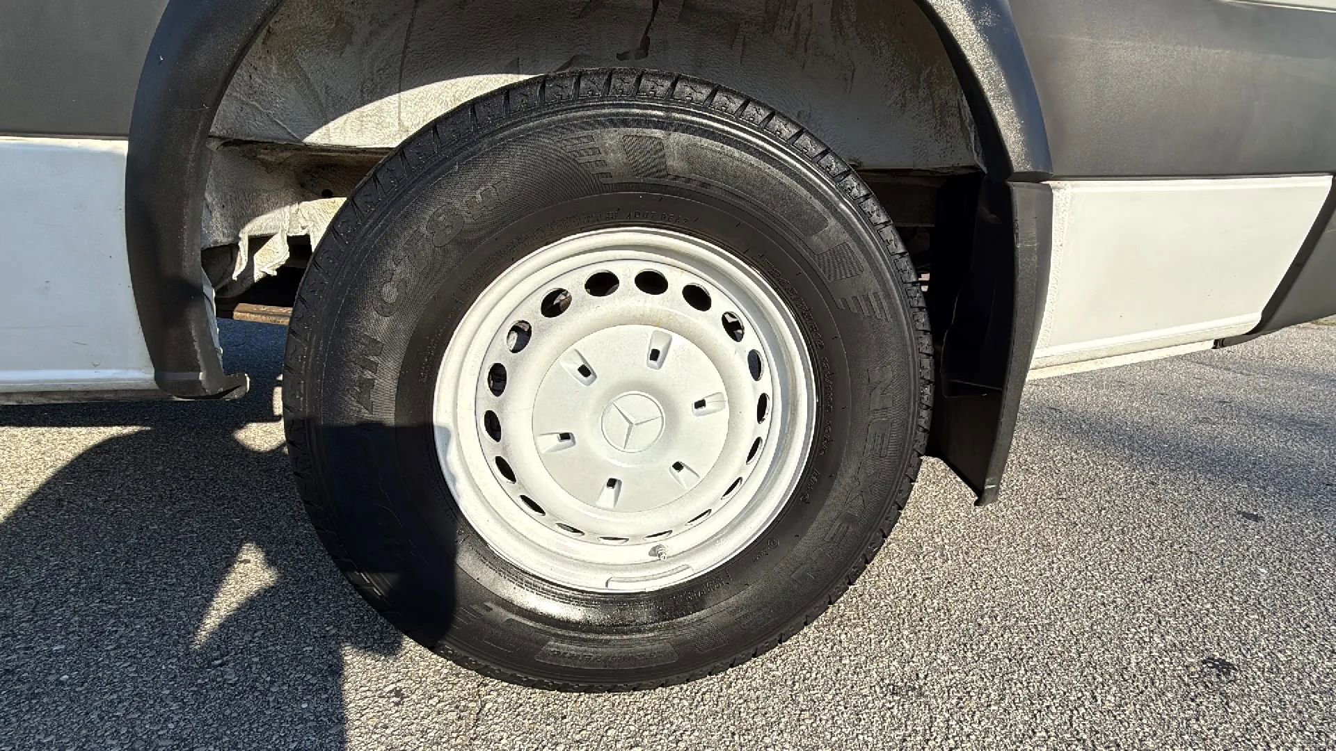 Used 2015 Mercedes-Benz Sprinter 2500 image 19