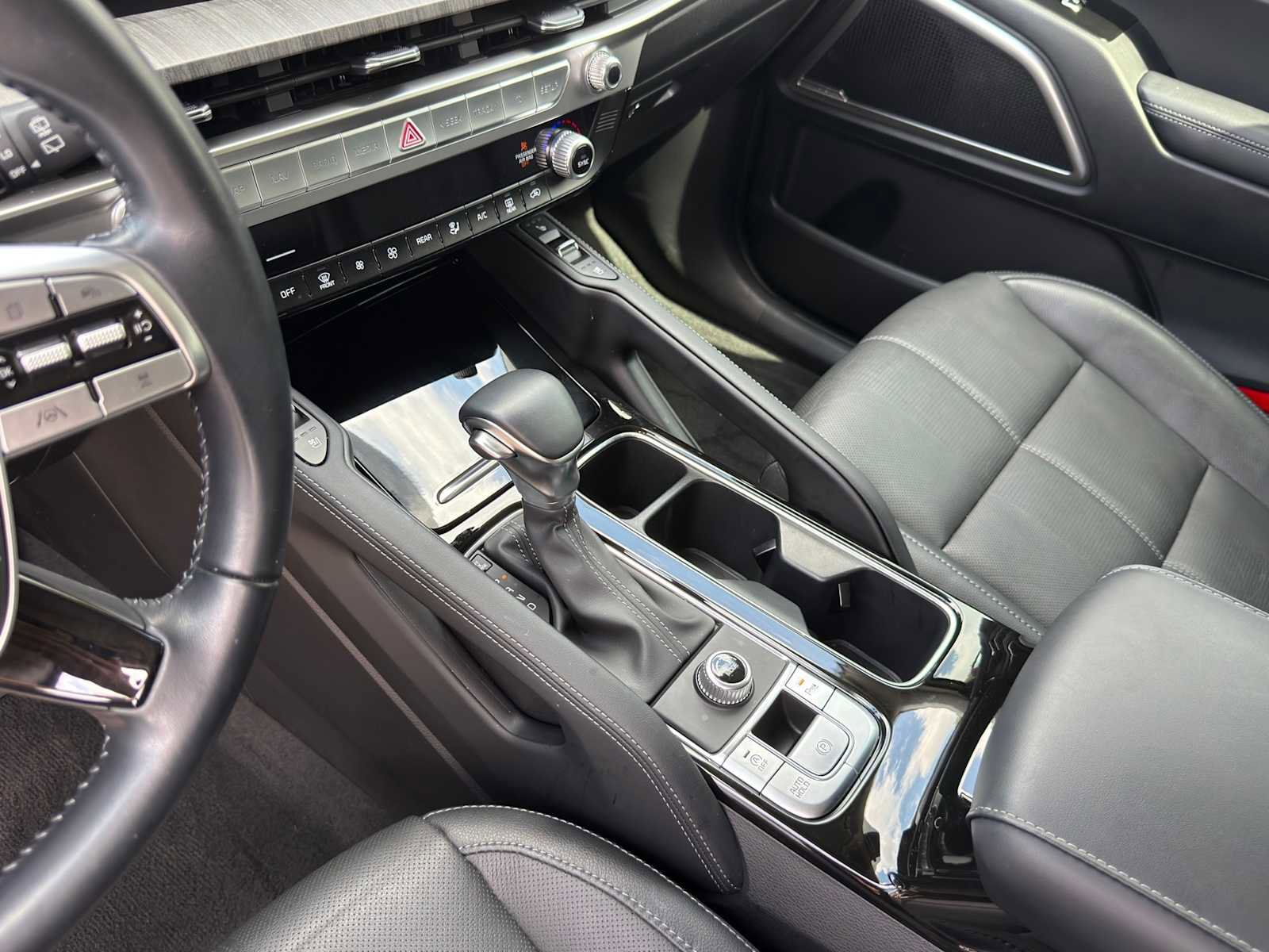 Certified 2024 Kia Telluride EX w/ EX Captain's Chair Package image 11