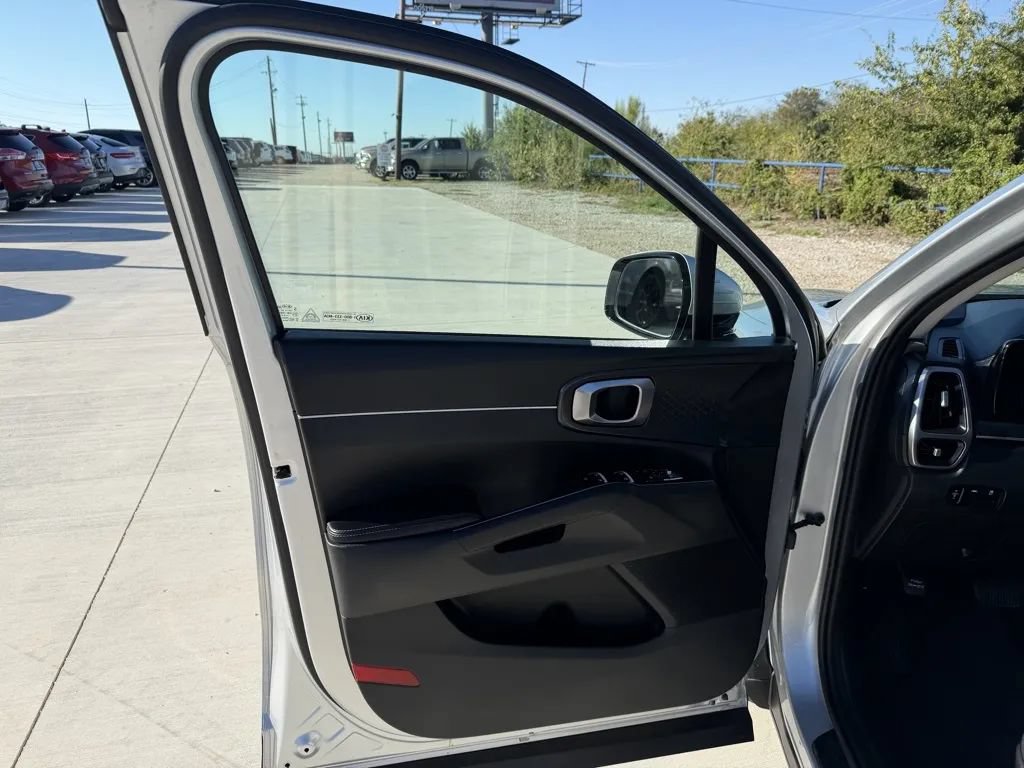 Used 2021 Kia Sorento LX FWD image 12