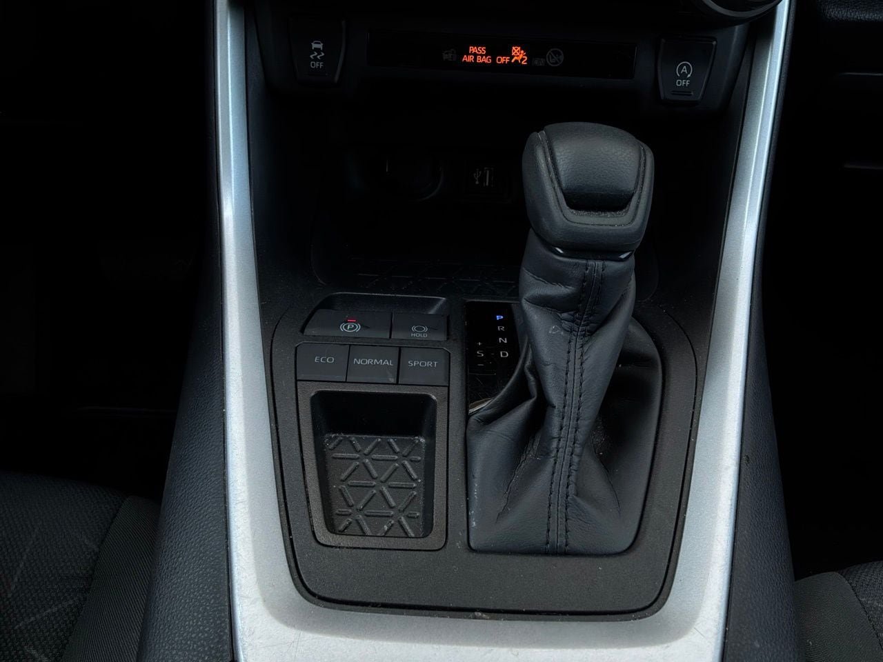Used 2025 Toyota RAV4 XLE FWD image 24