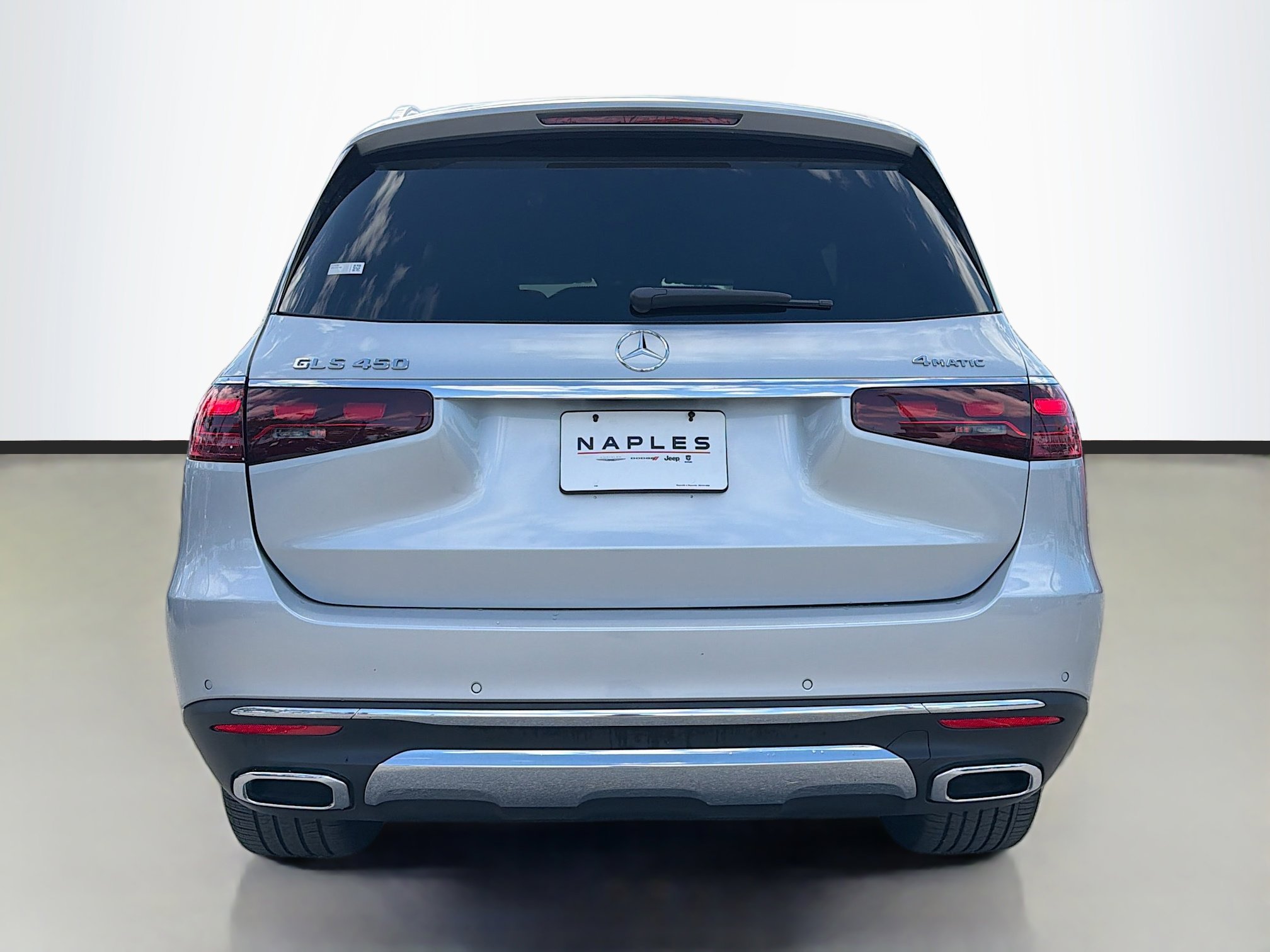 Used 2024 Mercedes-Benz GLS 450 4MATIC image 4