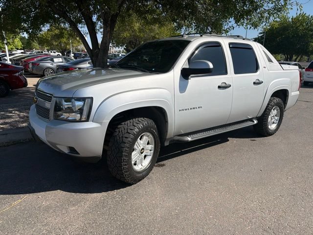 Used 2011 Chevrolet Avalanche LT w/ Suspension Package, Off-Road AWD/4WD image 3