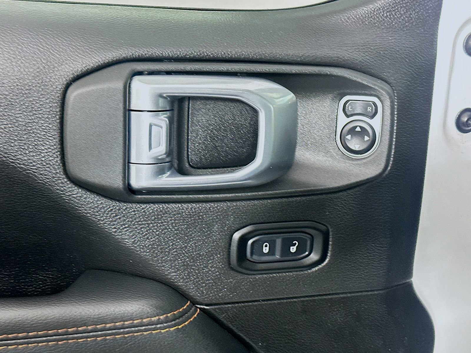 Used 2022 Jeep Gladiator Mojave w/ LED Lighting Group AWD/4WD image 18