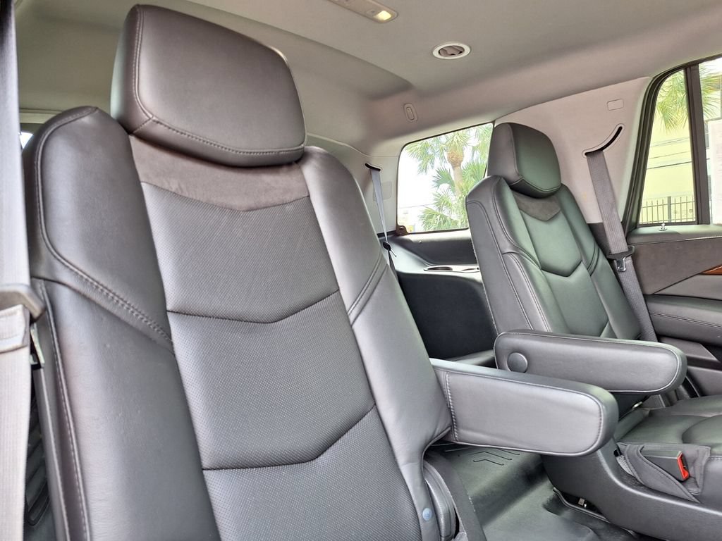 Used 2020 Cadillac Escalade Premium Luxury RWD image 32