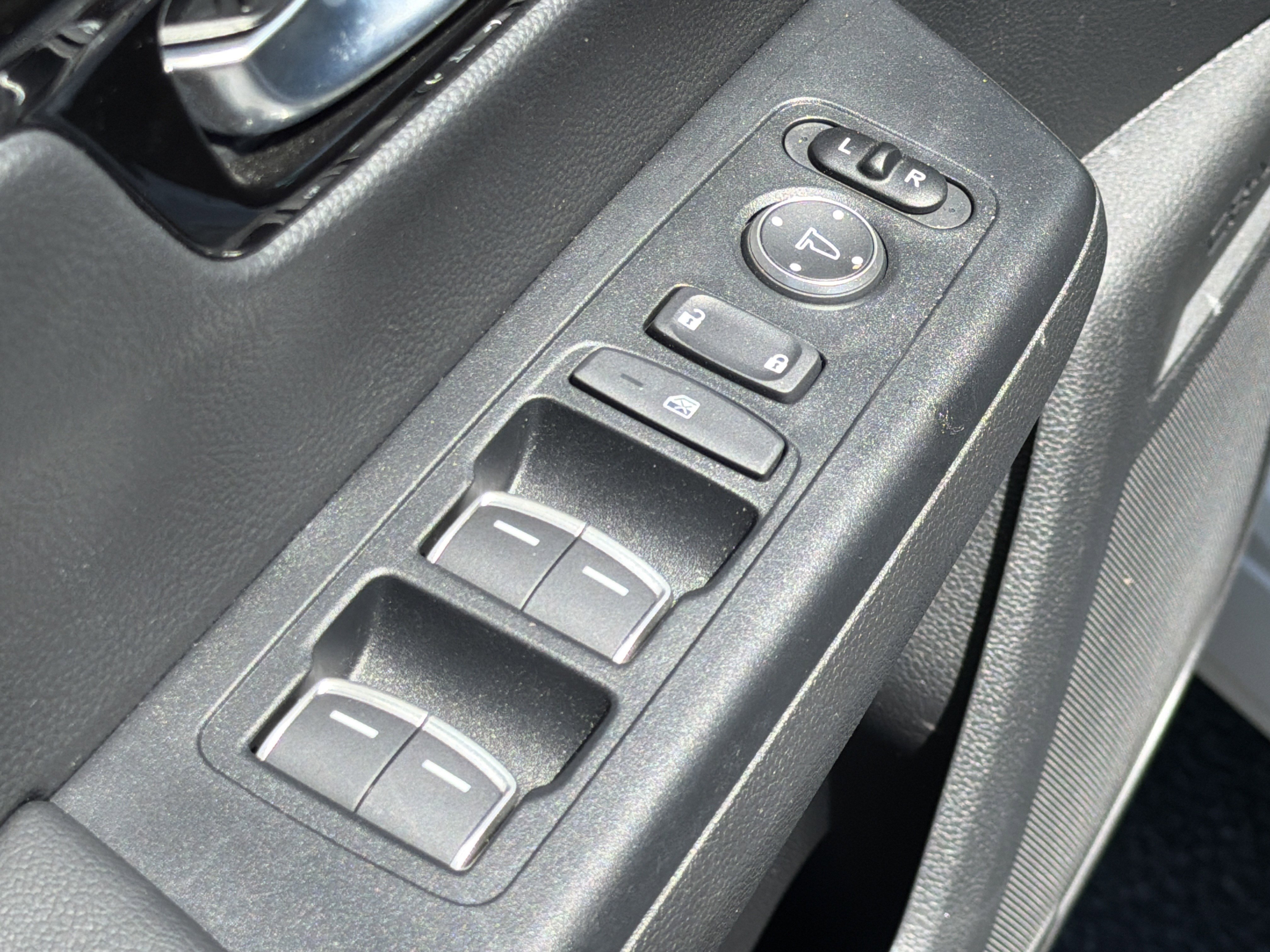 Used 2025 Honda CR-V EX-L image 18