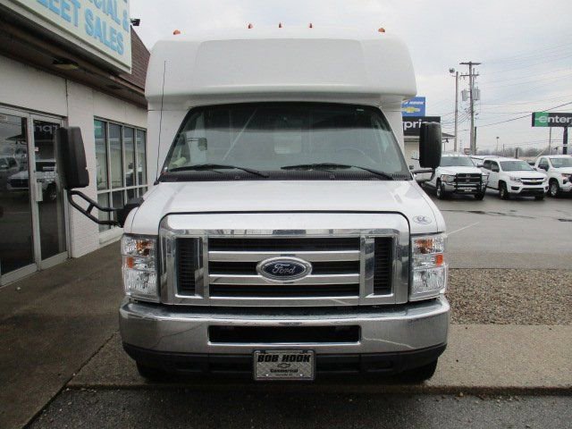 Used 2018 Ford E-450 and Econoline 450 Super Duty w/ Shuttle Bus Prep Package RWD image 2