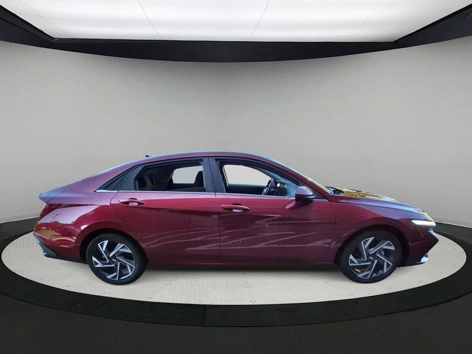Used 2024 Hyundai Elantra SEL w/ Convenience Package FWD image 9