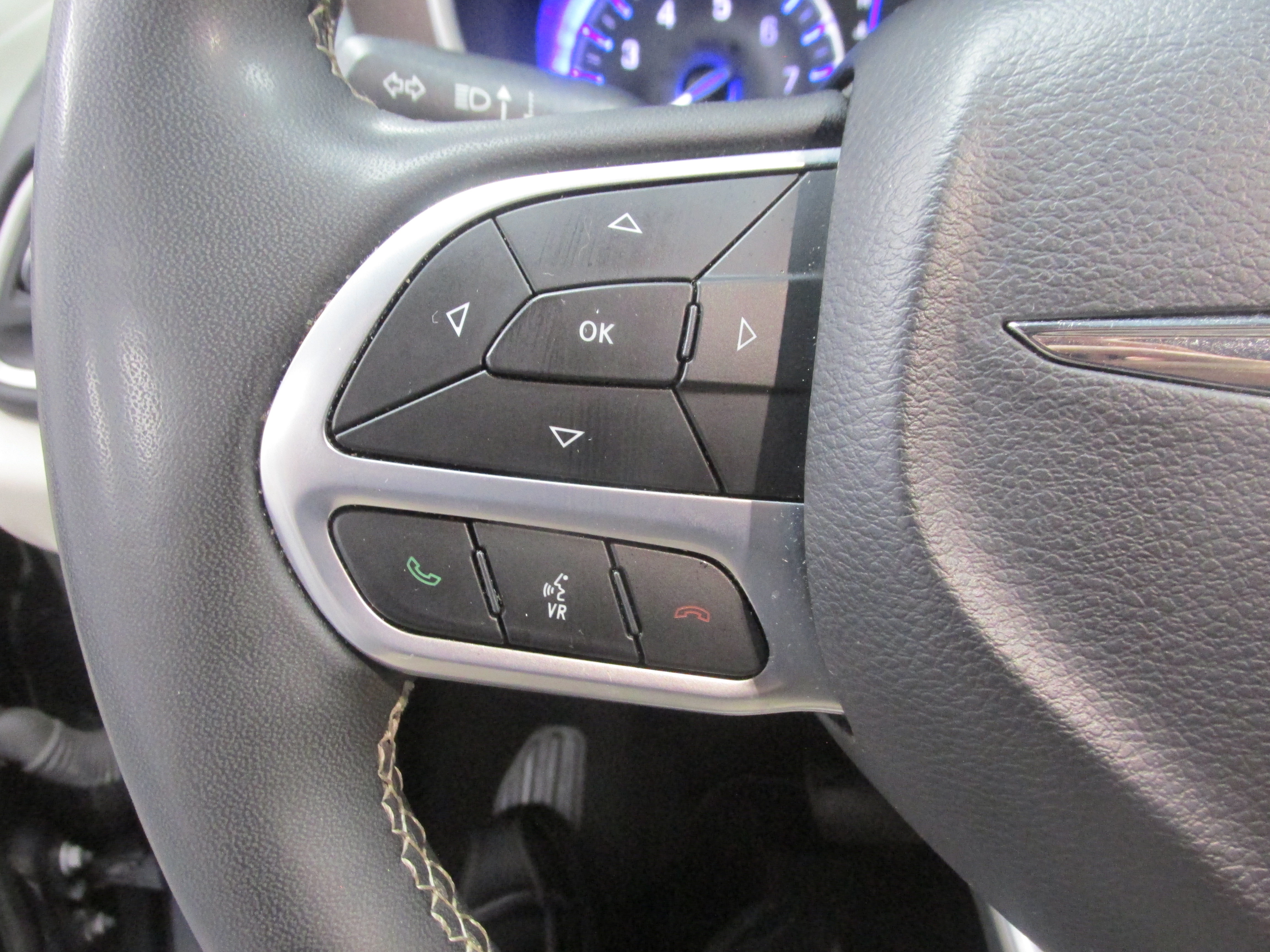 Used 2023 Chrysler Voyager LX FWD image 31