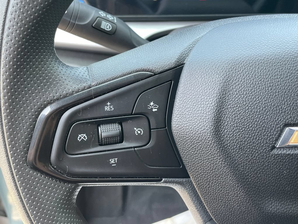 Used 2025 Chevrolet Trax LT FWD image 32