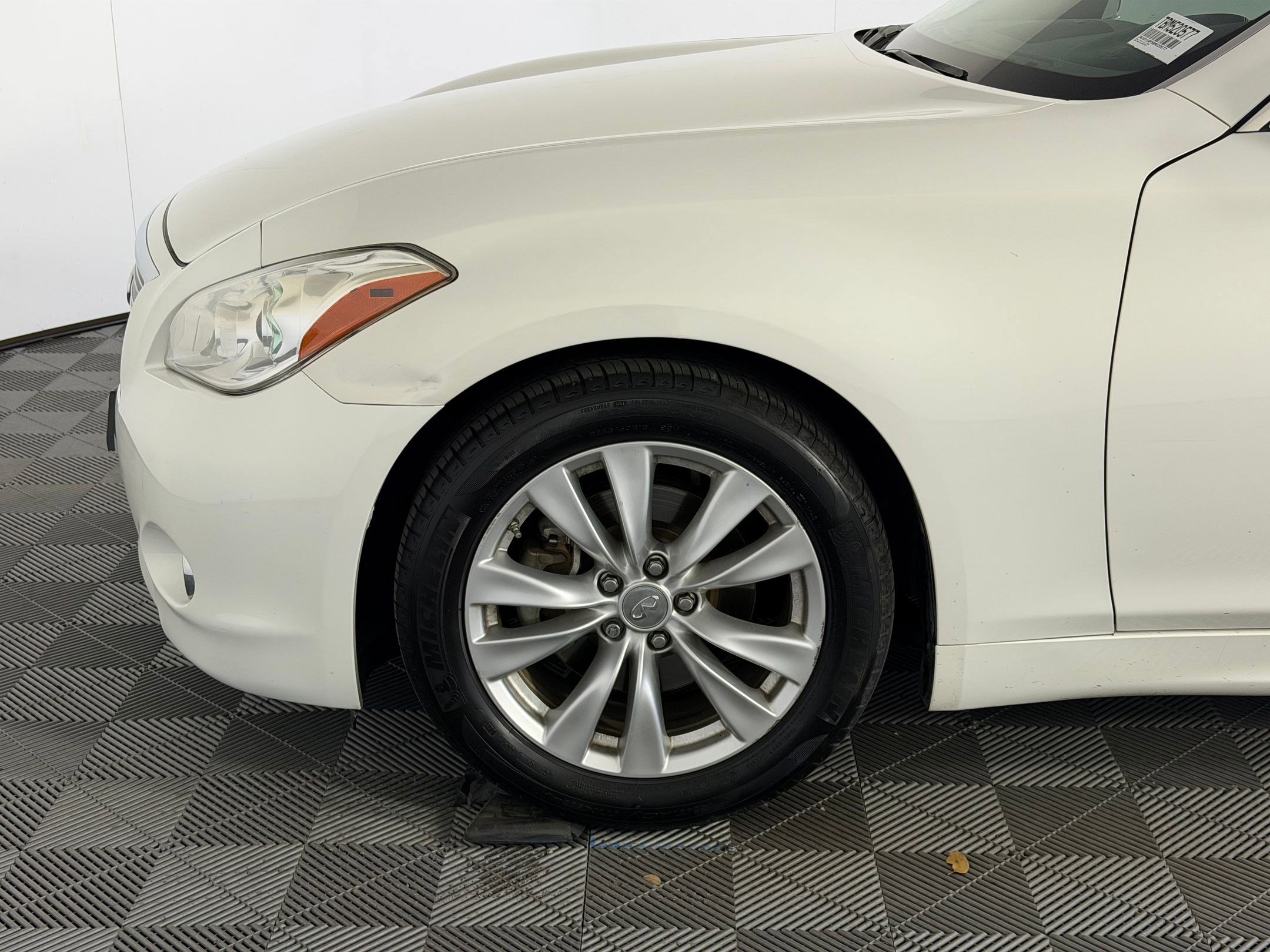 Used 2011 INFINITI M56 w/ Deluxe Touring Pkg image 11