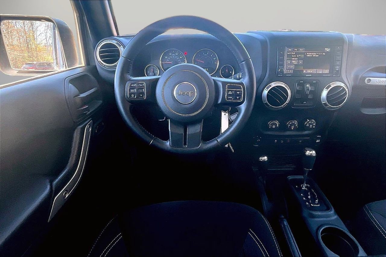 Used 2017 Jeep Wrangler Unlimited Sahara w/ Connectivity Group image 12