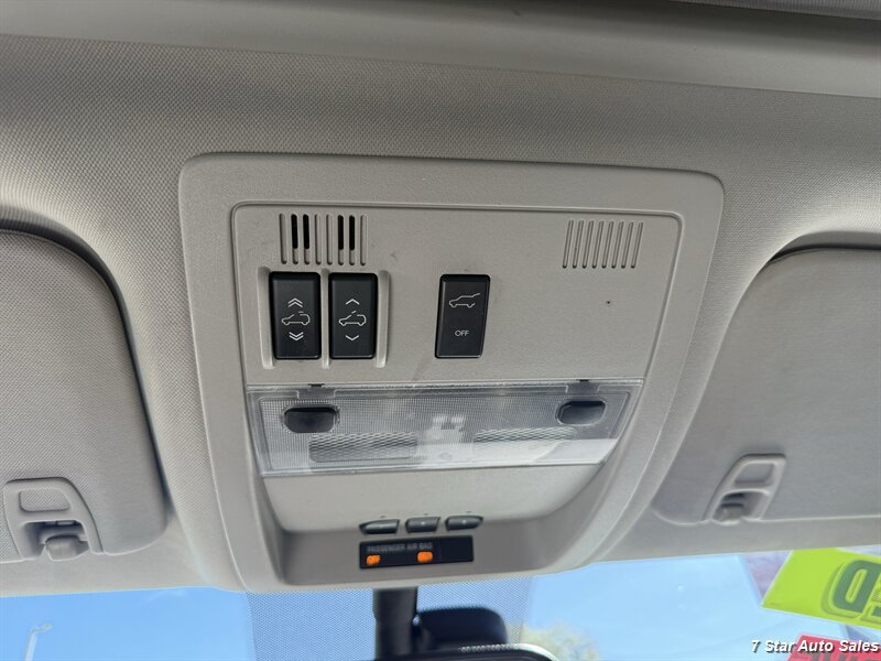 Used 2009 GMC Yukon Denali AWD/4WD image 12
