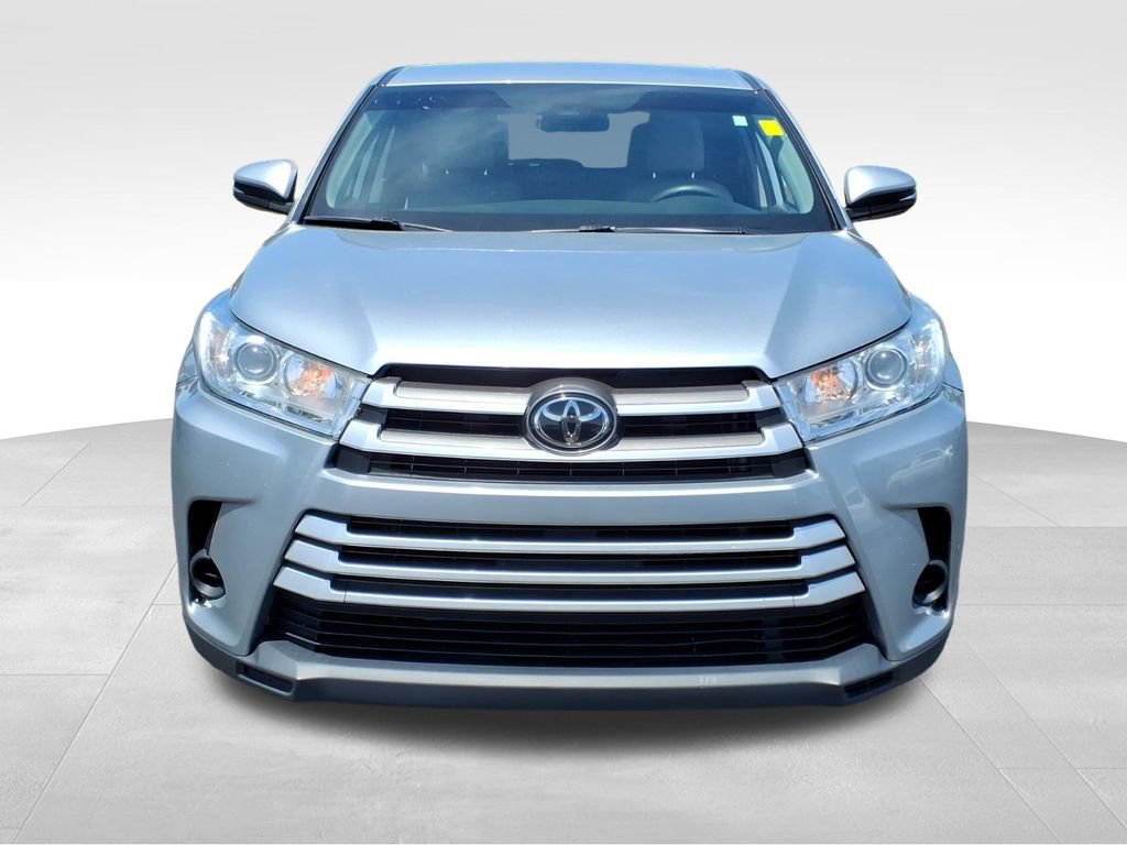 Used 2019 Toyota Highlander LE AWD/4WD image 2