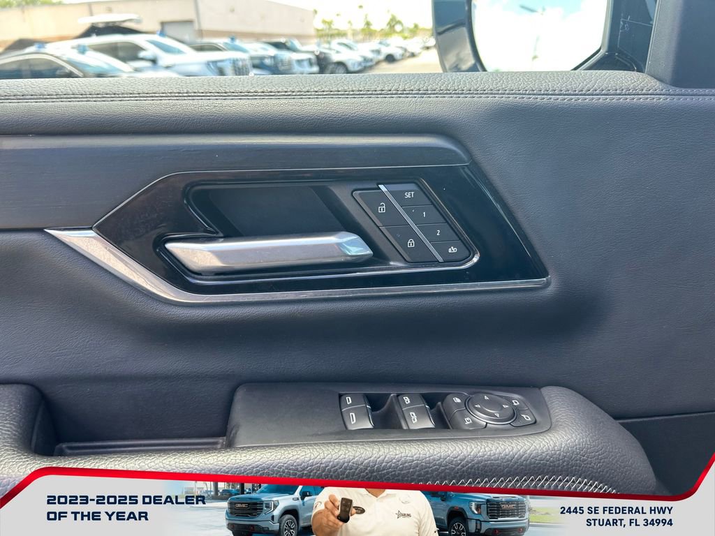 Used 2025 GMC Yukon XL Denali AWD/4WD image 24