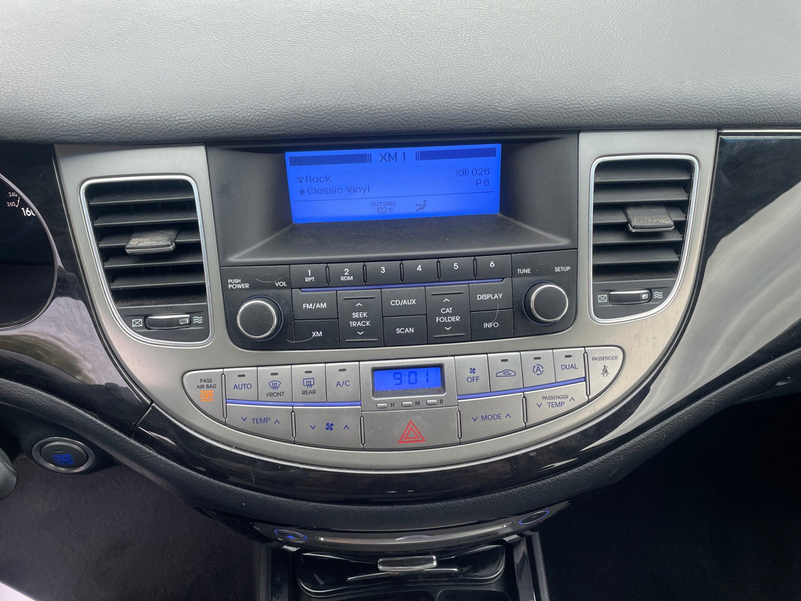 Used 2013 Hyundai Genesis 3.8 image 9